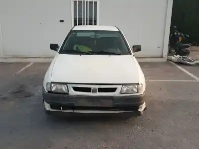 Véhicule à la ferraille seat ibiza (6k) s de l'année 1994 alimenté abu