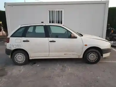 Véhicule à la ferraille seat ibiza (6k) s de l'année 1994 alimenté abu