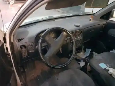Véhicule à la ferraille seat ibiza (6k) s de l'année 1994 alimenté abu