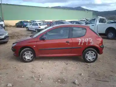 Vehicul casat PEUGEOT 206 BERLINA 1.9 Diesel al anului 2001 alimentat WJY