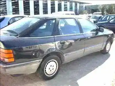 Véhicule à la ferraille ford scorpio 2.8 v6 de l'année 1988 alimenté 