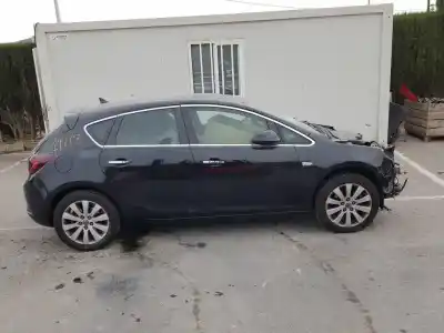 Veículo de Sucata opel astra j lim. cosmo do ano 2013 alimentado a17dts