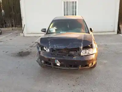 Veículo de Sucata audi a4 berlina (8e) 1.9 tdi (96kw) do ano 2003 alimentado awx
