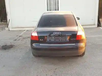 Veículo de Sucata audi a4 berlina (8e) 1.9 tdi (96kw) do ano 2003 alimentado awx