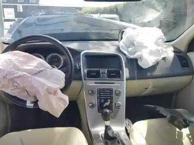 Veículo de Sucata volvo xc60 kinetic drive do ano 2012 alimentado d5204t3