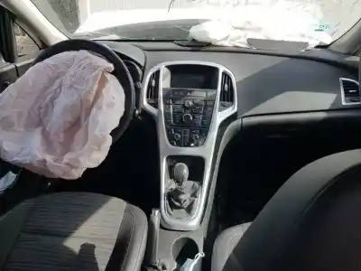 Veicolo di demolizione opel astra j lim. cosmo dell'anno 2014 alimentato a16xer
