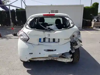 Véhicule à la ferraille peugeot                                            208                                                                                                                                                                                                                                                        access                                                                                                                                                                                                                                                     de l'année 2012 alimenté 8h01
