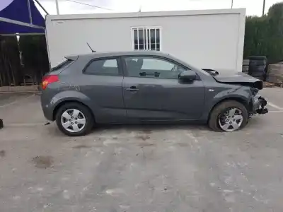 Veículo de Sucata kia cee´d drive do ano 2011 alimentado d4fb-5w