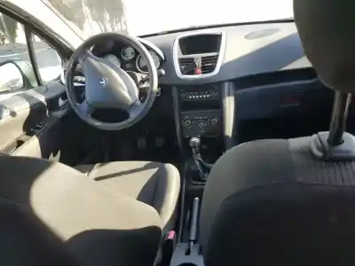 Veicolo di demolizione peugeot 207 confort dell'anno 2010 alimentato kft o kf01