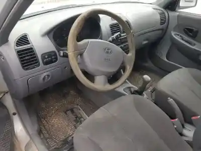 Veicolo di demolizione hyundai accent (lc) gl 4p dell'anno 2003 alimentato g4ea