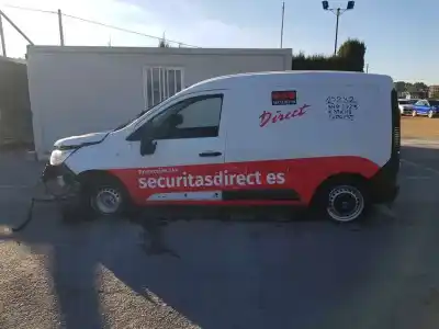 Vehicul casat renault express van al anului 2023 alimentat k9k876