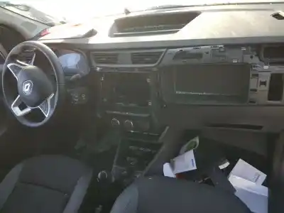 Vehicul casat renault express van al anului 2023 alimentat k9k876