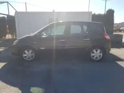 Veicolo di demolizione renault scenic ii authentique dell'anno 2005 alimentato f9q812