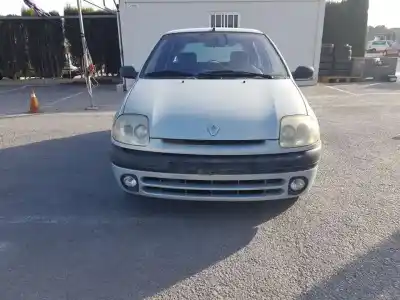 Veículo de Sucata renault clio ii fase i (b/cbo) 1.2 do ano 2001 alimentado d7f726