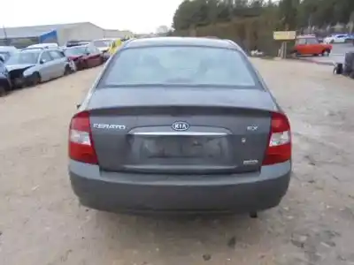 Veículo de Sucata kia cerato 2.0 lx crdi familiar do ano 2006 alimentado d4ea