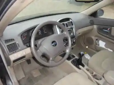 Veículo de Sucata kia cerato 2.0 lx crdi familiar do ano 2006 alimentado d4ea