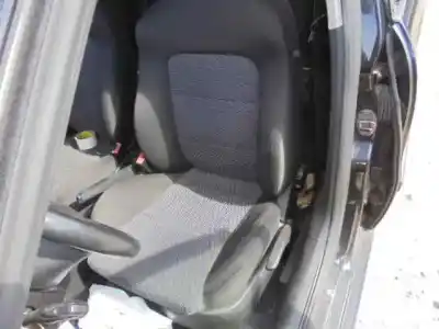 Здавання транспортного засобу seat leon (1m1) stella року 2003 потужний alh