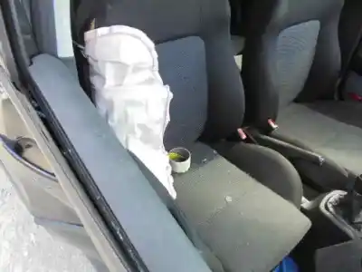 Здавання транспортного засобу seat leon (1m1) stella року 2003 потужний alh