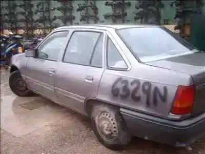 Veículo de Sucata OPEL KADETT E GL Berlina do ano 1984 alimentado 