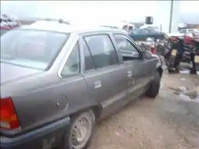 Veículo de Sucata opel kadett e gl berlina do ano 1984 alimentado 