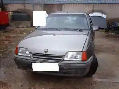 Veículo de Sucata opel kadett e gl berlina do ano 1984 alimentado 
