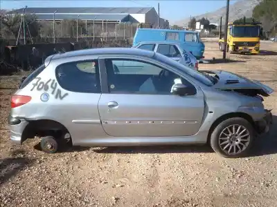 Véhicule à la ferraille peugeot                                            206 berlina                                                                                                                                                                                                                                                xr                                                                                                                                                                                                                                                         de l'année 1999 alimenté rhy