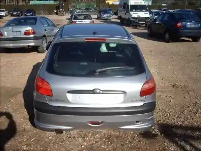 Véhicule à la ferraille peugeot                                            206 berlina                                                                                                                                                                                                                                                xr                                                                                                                                                                                                                                                         de l'année 1999 alimenté rhy