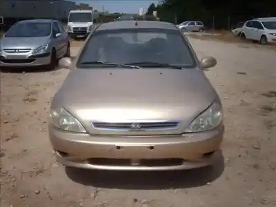 Veicolo di demolizione kia rio ls berlina dell'anno 2000 alimentato a5d