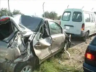 Veículo de Sucata nissan note (e11e) acenta do ano 2006 alimentado cr14de