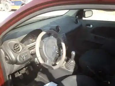 Veículo de Sucata ford fiesta (cbk) ghia do ano 2001 alimentado f6ja