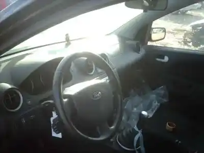 Veículo de Sucata ford fiesta (cbk) ghia do ano 2005 alimentado f6ja