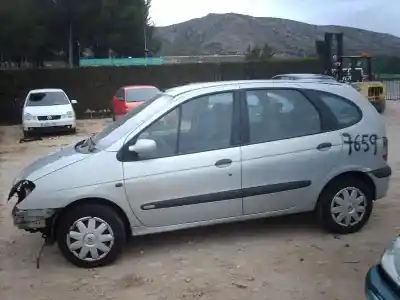 Scrapping Vehicle renault scénic i monospace (ja0/1_, fa0_) 1.9 dti (ja1u) of the year 2002 powered f9q744