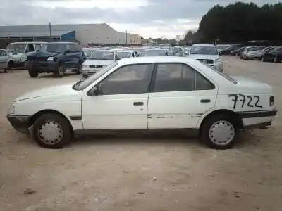 Véhicule à la ferraille peugeot 405 berlina gld exclusive de l'année 1991 alimenté 