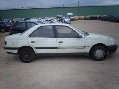 Véhicule à la ferraille peugeot 405 berlina gld exclusive de l'année 1991 alimenté 