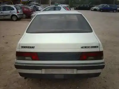 Véhicule à la ferraille peugeot 405 berlina gld exclusive de l'année 1991 alimenté 