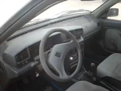 Véhicule à la ferraille peugeot 405 berlina gld exclusive de l'année 1991 alimenté 