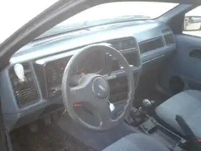 Veicolo di demolizione ford sierra berlina cl dell'anno 1989 alimentato n8