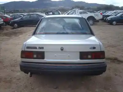 Veicolo di demolizione ford sierra berlina cl dell'anno 1989 alimentato n8