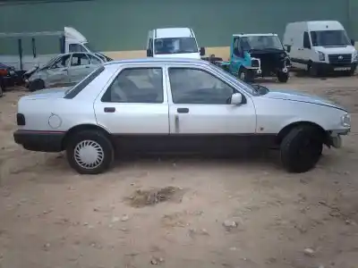 Veicolo di demolizione ford sierra berlina cl dell'anno 1989 alimentato n8