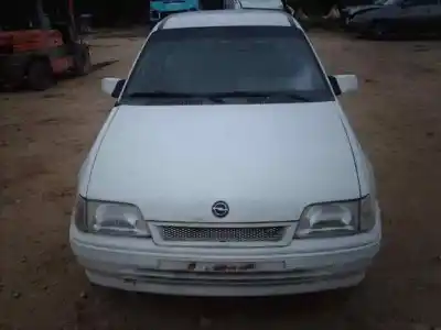 Vehicul casat opel kadett e ls berlina al anului 1989 alimentat 16sv