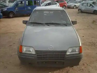 Vehicul casat opel kadett e ls berlina al anului 1988 alimentat 16sv