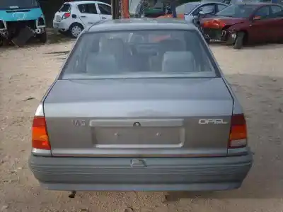 Vehicul casat opel kadett e ls berlina al anului 1988 alimentat 16sv