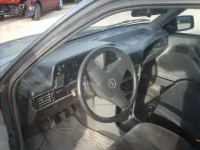 Vehicul casat opel kadett e ls berlina al anului 1988 alimentat 16sv