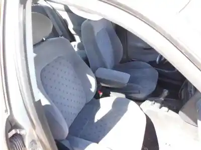 Véhicule à la ferraille seat                                               toledo (1m2)                                                                                                                                                                                                                                               select                                                                                                                                                                                                                                                     de l'année 2000 alimenté asv