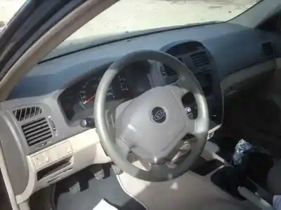 Veículo de Sucata kia cerato 1.6 lx berlina do ano 2004 alimentado g4ed