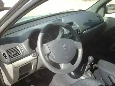Veicolo di demolizione renault clio ii fase ii (b/cb0) expression dell'anno 2002 alimentato d4fb712