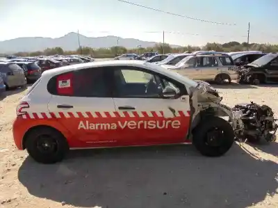 Sloopvoertuig peugeot 208 access van het jaar 2013 aangedreven 8h01