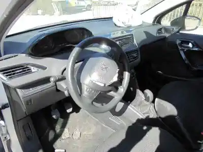 Sloopvoertuig peugeot 208 access van het jaar 2013 aangedreven 8h01