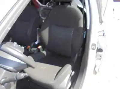 Sloopvoertuig peugeot 208 access van het jaar 2013 aangedreven 8h01