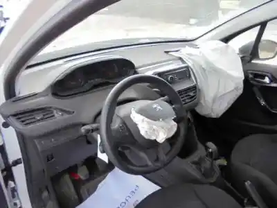 Sloopvoertuig peugeot 208 access van het jaar 2013 aangedreven 8h01